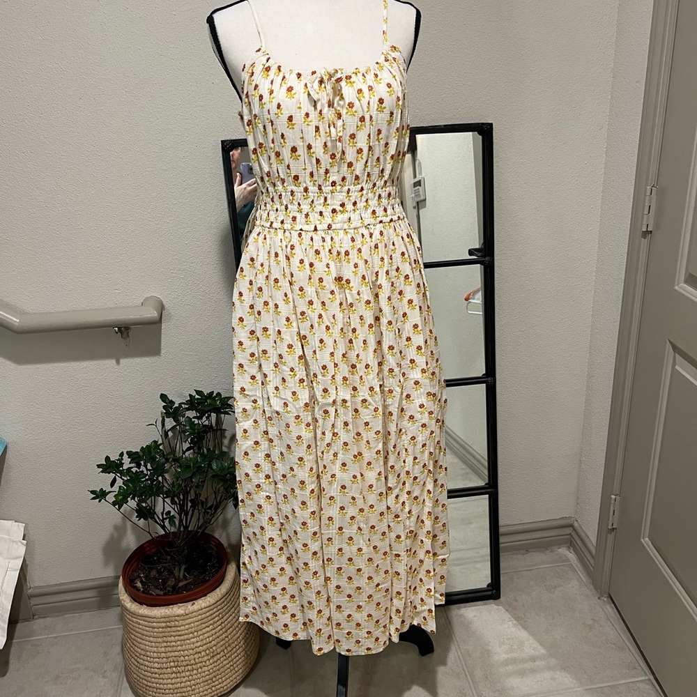 Summer spaghetti-strap dress. Flower material.
